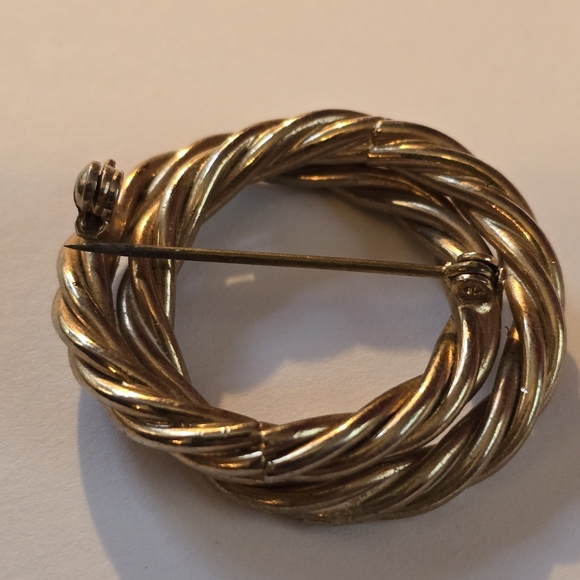Vintage brooch open circle gold tone metal pin twist rope double - Picture 2 of 6